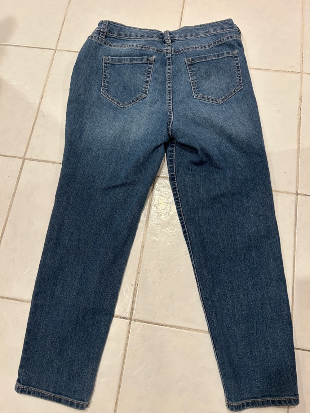 Women's Blue beautiful Embroidered Floral Jeans. Size 6P. Lots of stretch. - Picture 8 of 9